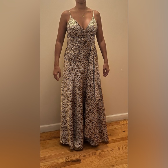 Leopard print gown with matching shawl - Picture 10 of 11